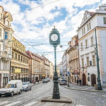 شقة Bright Studio Close To Charles Bridge And Prague Castle المظهر الخارجي الصورة