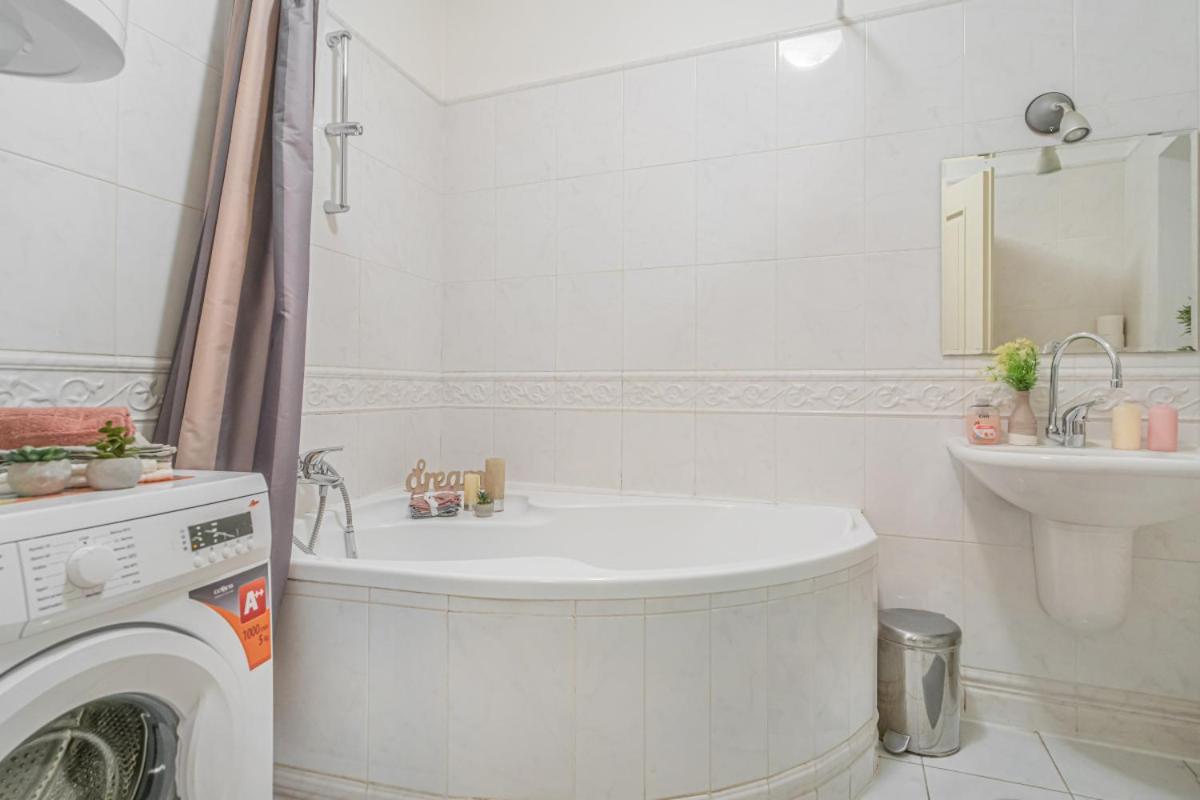 شقة Bright Studio Close To Charles Bridge And Prague Castle المظهر الخارجي الصورة