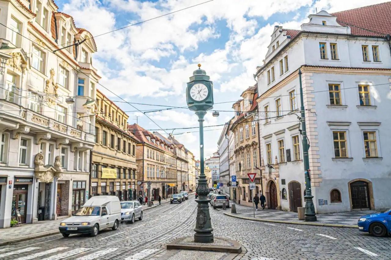 شقة Bright Studio Close To Charles Bridge And Prague Castle المظهر الخارجي الصورة